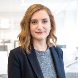 Abigail Gampher Takacs headshot