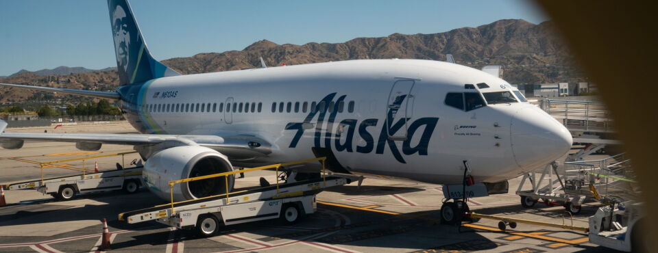 alaska airlines tobacco policy Pilots Ask For Police To Meet The Airplane After Passenger Vapes Onboard Alaska Airlines Giving Yellow Cards