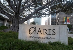 Big Law firms such as Proskauer Rose, which aided client Ares Management Corp. last month, are benefiting from the popularity of private credit continuation .